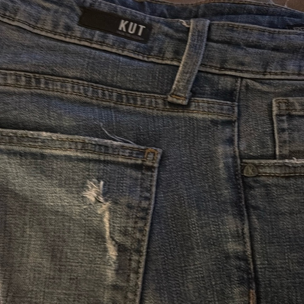 SIZE 8 DISTRESSED KUT FROM THE KLOTH CUFFED JEANS!